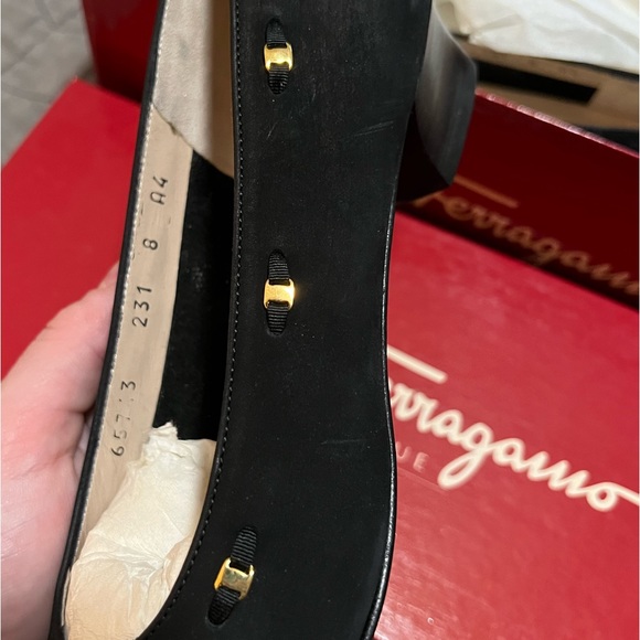 NIB Vintage Ferragamo Gold Buckle Heels - Picture 5 of 6